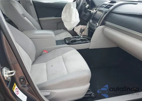 2014 Toyota Camry Le z USA, uszkodzony, nr VIN 4T4BF1FK1ER422057